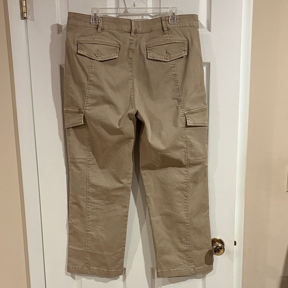 NWOT Well Worn Women's High-Rise Tencel Blend Cargo Pants Tan Pockets size 12 - Picture 3 of 9